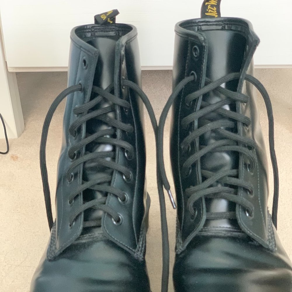 AUTHENTIC Dr. Martens, Women's Size 9